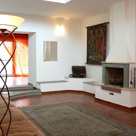 Agriturismo Il Casale Delle Ginestre 피우미치노 외부 사진