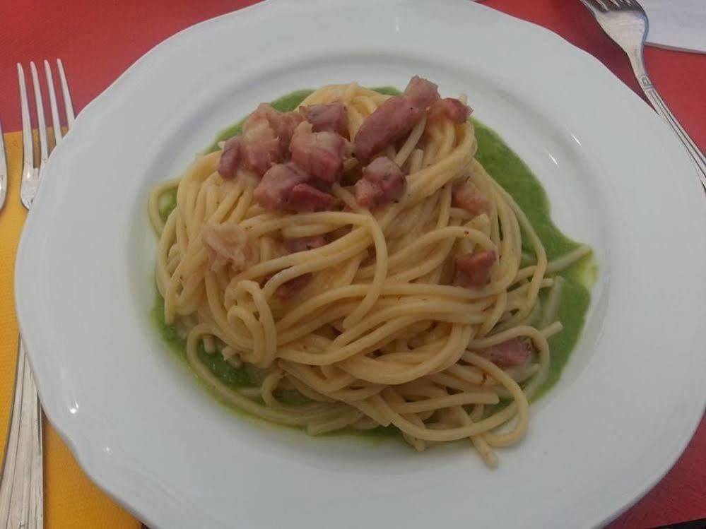 Agriturismo Il Casale Delle Ginestre 피우미치노 외부 사진