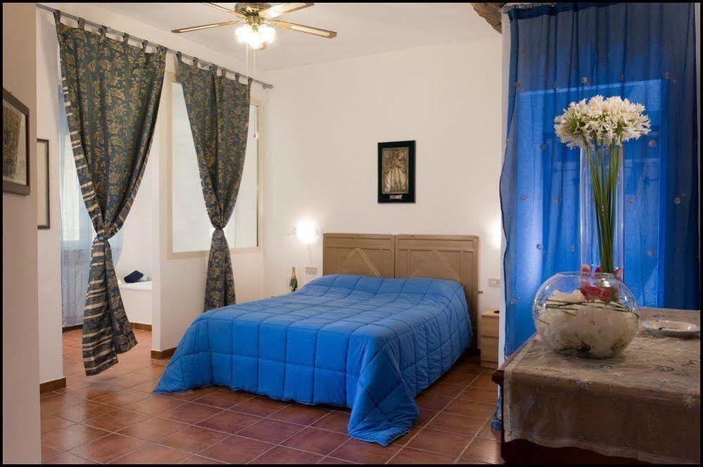 Agriturismo Il Casale Delle Ginestre 피우미치노 외부 사진