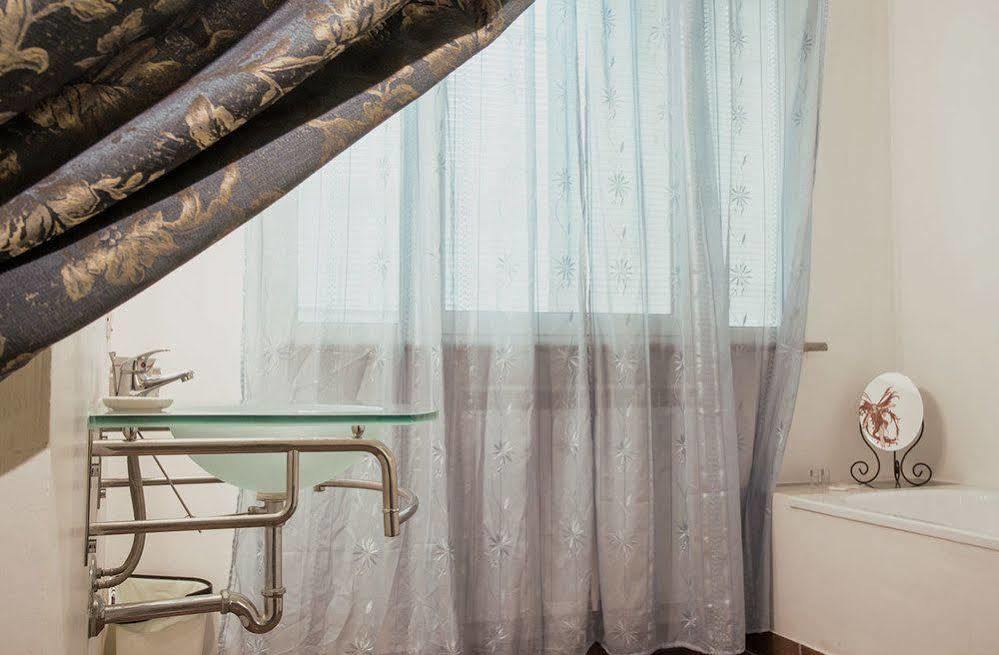 Agriturismo Il Casale Delle Ginestre 피우미치노 외부 사진