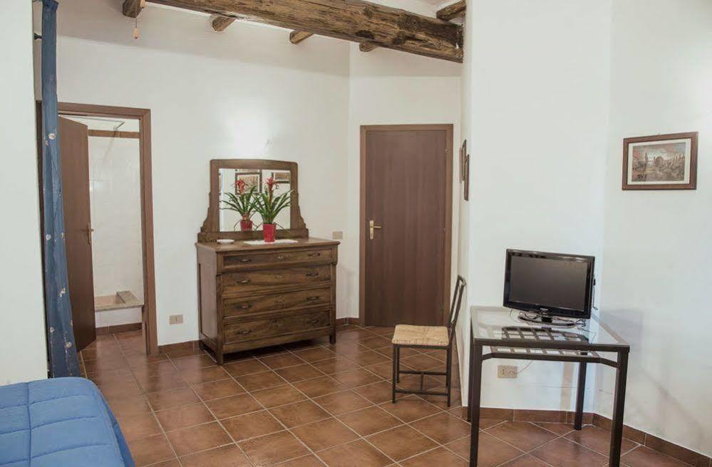 Agriturismo Il Casale Delle Ginestre 피우미치노 외부 사진